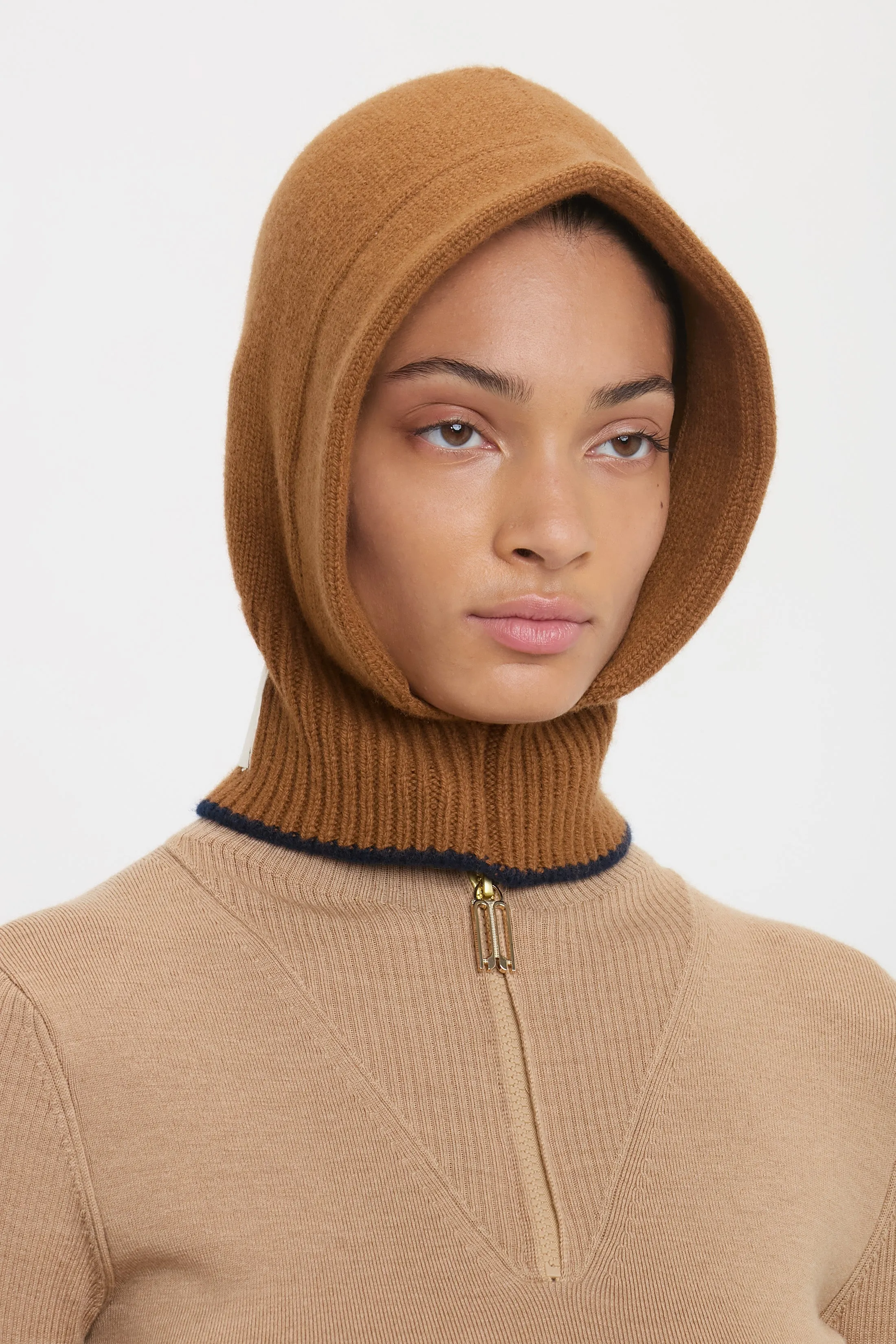 Knitted Hood In Camel-Navy