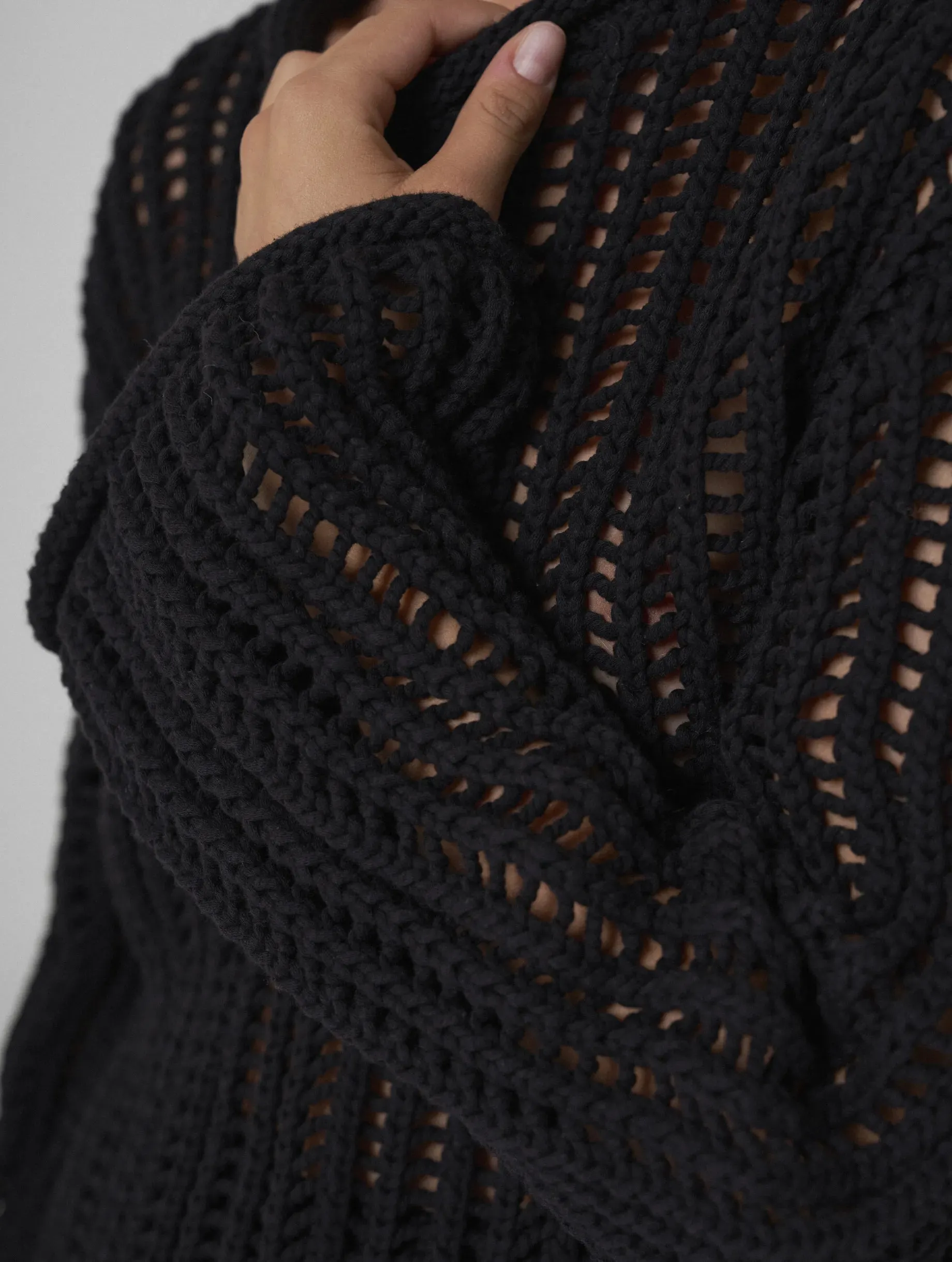 LEILA Open-knit sweater black